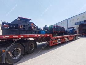 1200*1200雙齒輥破碎機，兩臺900*900軌道移動雙齒輥破碎機發往云南